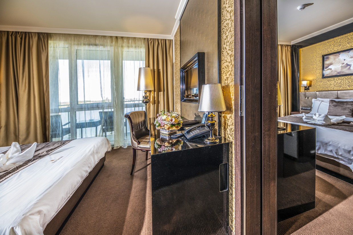 Classic-erkelyes-szoba Classic-erkelyes-szoba-csaladi-HotelDelibab