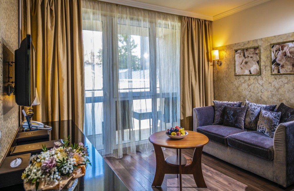 Junior-lakosztaly02-1000x650 Junior-lakosztaly-suit-Nappali-resz