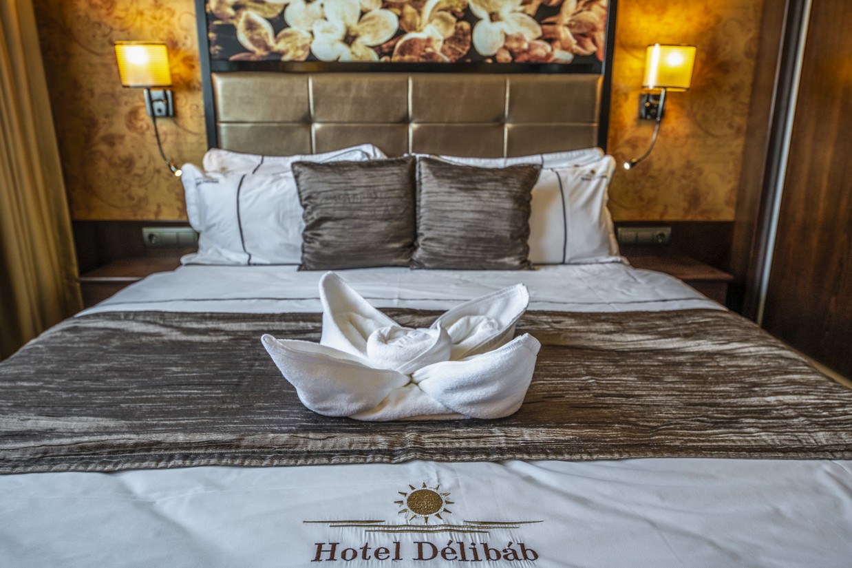 _SIM9302 Classic-franciaagyas-szoba-agy-HotelDelibab