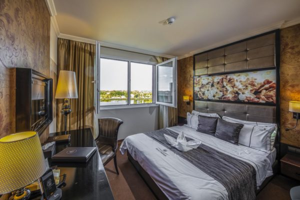 Classic-szoba-kilatas-HotelDelibab Classic szoba - Hotel Délibáb Hajdúszoboszló