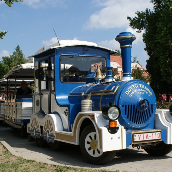 Varosnezo-nosztalgiavonat-Programok-HotelDelibab